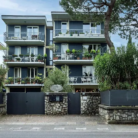 Apartment Provenzale Apartment, Di Garda, Jacuzzi Desenzano del Garda
