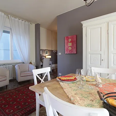 Apartment Provenzale Apartment, Di Garda, Jacuzzi Desenzano del Garda